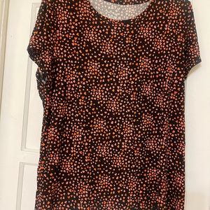Women top. Size XX Large. Brand APT 9. Color black and orange.
